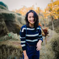 Tak hanya berbakat di dunia seni peran, wanita 23 tahun ini juga selalu memanjakan diri dengan berlibur. Melalui akun Instagramnya, Gritte Agatha kerap membagikan momen saat jalan-jalan di dalam negeri maupun luar negeri. Penampilannya pun terlihat simpel dan modis. (Liputan6.com/IG/@gritteagathaa)