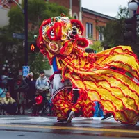 Barongsai jadi salah satu tradisi dalam Imlek (dok.Pexels/Vladislav Vasnetsov)