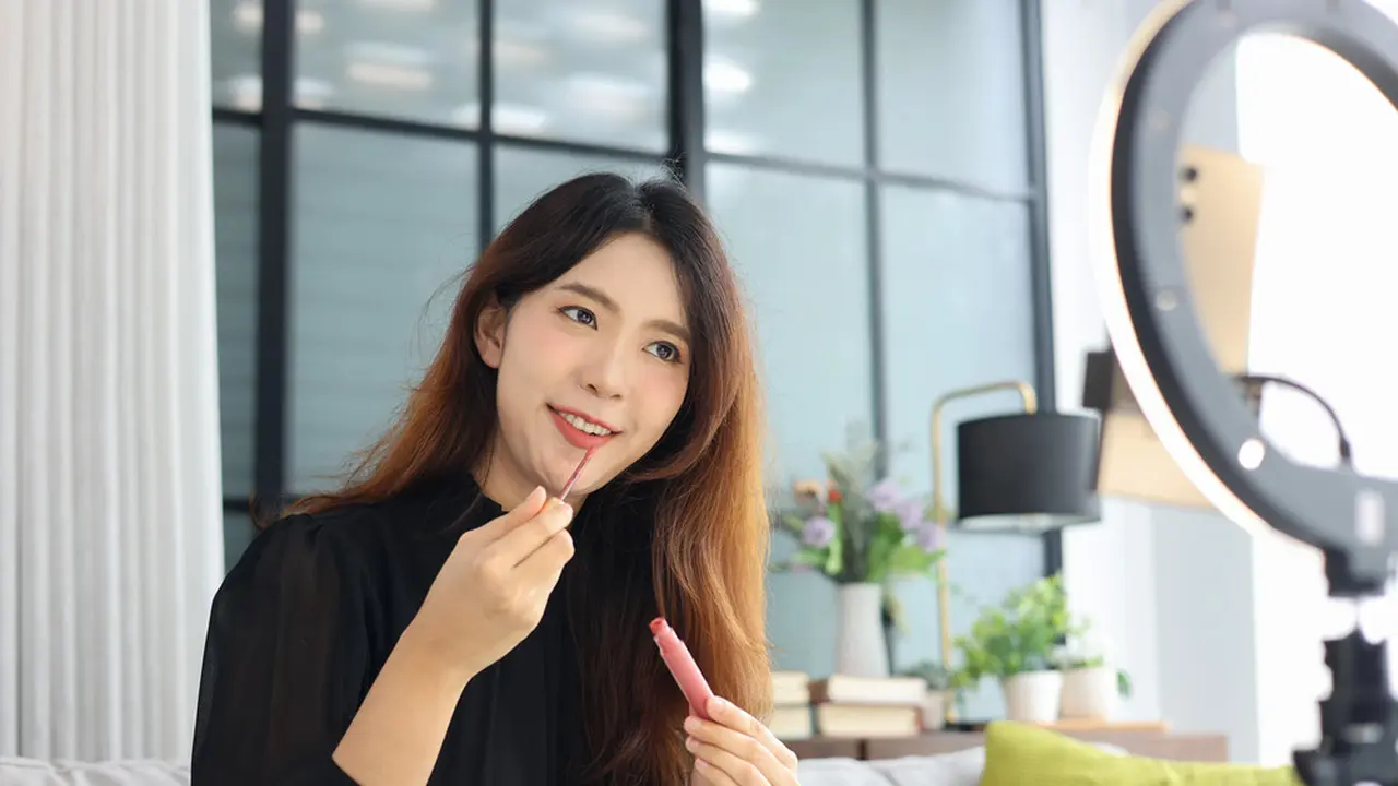 Intip Make Up Essential Anak Dangdut Academy 8, Mulai dari Lip Tint Sampai Parfum