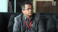 Sekretaris Jenderal DPR, Indra Iskandar menunggu panggilan penyidik KPK saat akan menjalani pemeriksaan di Jakarta, Senin (22/4). Indra Iskandar diperiksa sebagai saksi untuk tersangka Romahurmuziy terkait kasus dugaan jual beli jabatan di Kementerian Agama tahun 2018-2019. (merdeka.com/Dwi Narwoko)