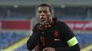 Gelandang Belanda, Georginio Wijnaldum berselebrasi usai mencetak gol ke gawang Polandia pada pertandingan UEFA Nations League di Silesian Stadium, Polandia, Rabu (18/11/2020). Meski menang, De Oranje tetap tak lolos ke semifinal dengan mengoleksi 11 poin. (AP Photo/Czarek Sokolowski)