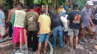 Proses evakuasi balita terjemur sumur di Banyuwangi. (Istimewa)