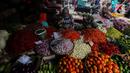 Sementara cabai merah keriting harganya turun Rp2.010 menjadi Rp79.690 per kilogram. (Liputan6.com/Angga Yuniar)