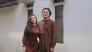 <p>Mahalini ikut merayakan idul fitri bersama sang kekasih, Rizky Febian mengenakan dress satin bernuansa coklat. [Foto: IG/rizkyfebian].</p>