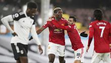 Gelandang Manchester United, Paul Pogba , melakukan selebrasi usai mencetak gol ke gawang Fulham pada laga Liga Inggris di Stadion Craven Cottage, Rabu (20/1/2021). MU menang dengan skor 1-2. (Peter Cziborra/Pool via AP)