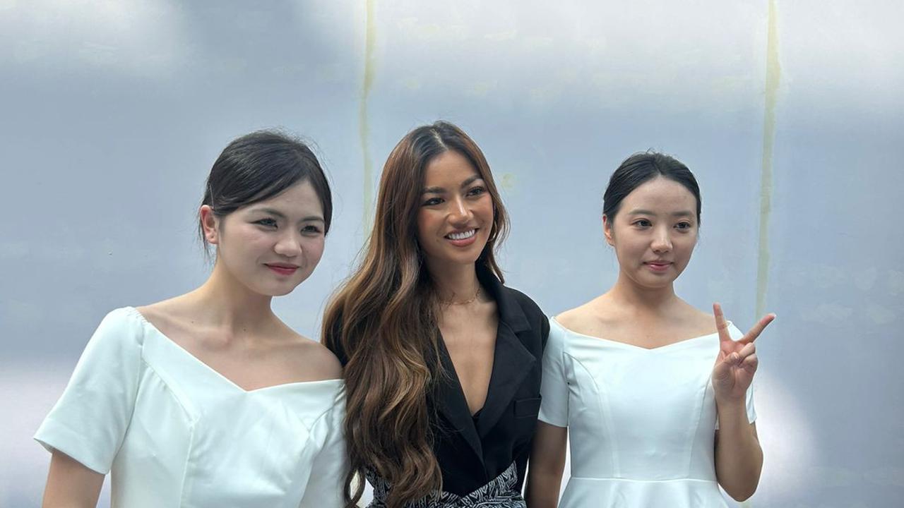 Miss Universe Indonesia 2025 Sanly Liu Jajal Fitur Canggih LEPAS L8 yang Bisa Parkir Sendiri