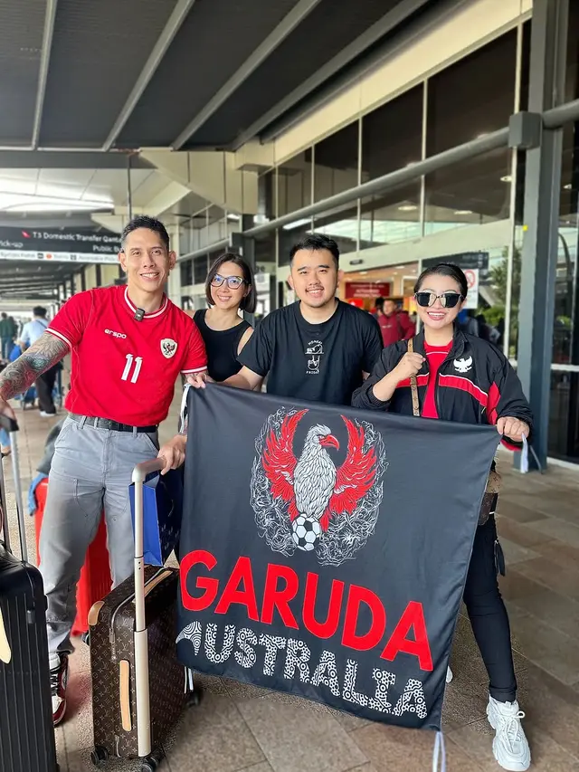 6 Potret Fitri Carlina Berangkat ke Australia, Persiapan Kawal Timnas Indonesia
