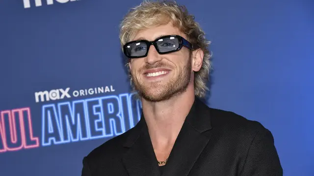 Logan Paul berpose untuk foto di Tempo by Hilton Times Square pada 26 Maret 2025, di New York. (Foto oleh Evan Agostini/Invision/AP, file)