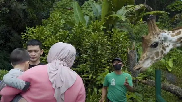 Tetap Mesra, Ini 6 Momen Liburan Citra Kirana dan Rezky Adhitya Bareng Anak