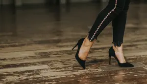 Cara Meredakan Kaki Pegal Setelah Seharian Pakai Heels