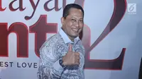 Kepala Badan Narkotika Nasional (BNN), Budi Waseso berpose untuk difoto saat menghadiri gala premiere film Ayat Ayat Cinta 2 di Jakarta, Kamis (07/12). (Liputan6.com/Herman Zakharia)
