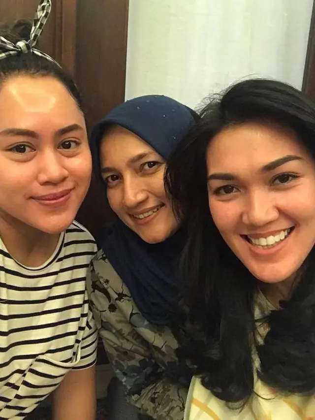 Potret Terbaru Sarah Amalia, Mantan Istri Ariel NOAH yang Kini Berhijab (sumber: instgaram/@aliylatief)