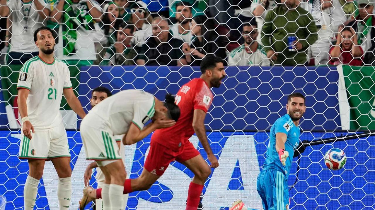 FOTO: Yordania Tersingkir Setelah Takluk  1-2 dari Aljazair