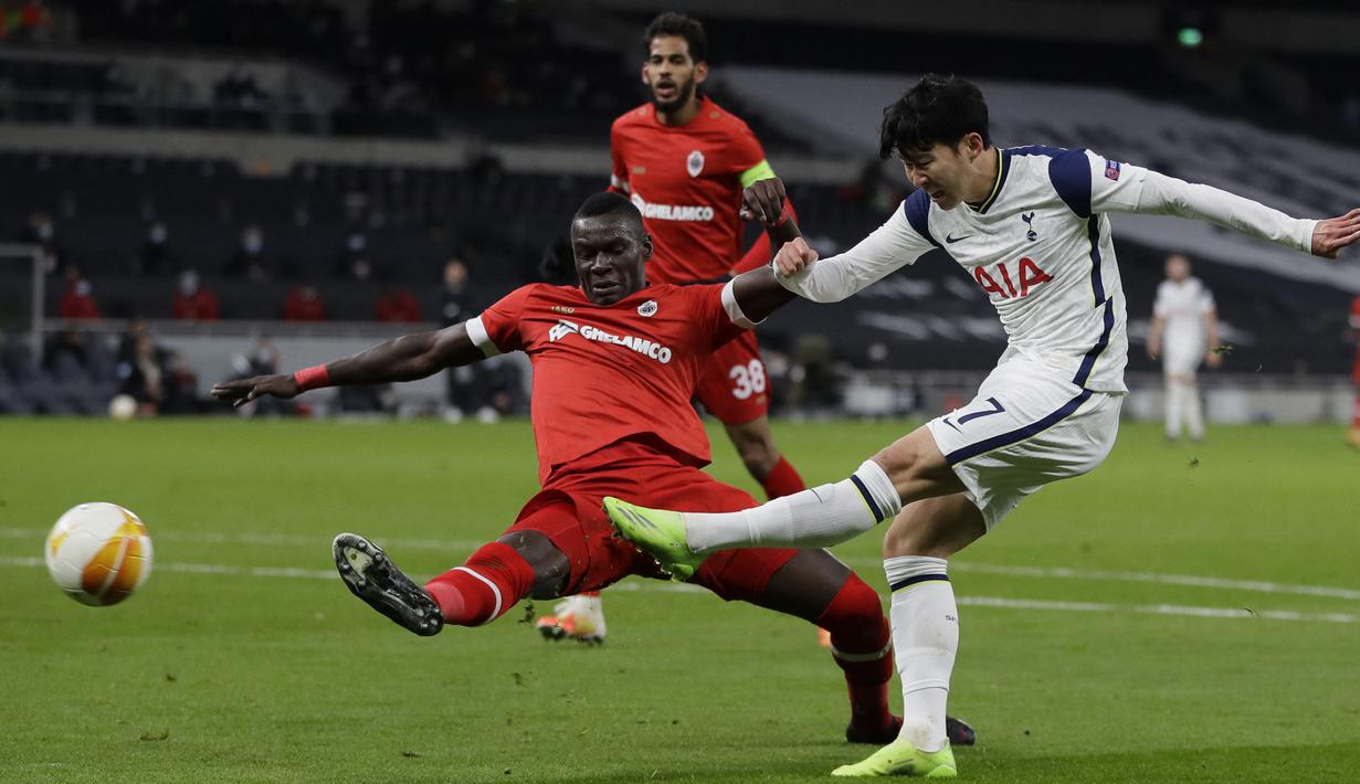 Son kini merupakan pemain andalan The Lilywhites. Hingga pekan ketiga, dirinya telah menyumbangkan dua gol dan membuat Tottenham menempati puncak klasemen Liga Ingrris musim 2021/2022. (Foto: AFP/Pool/Kirsty Wigglesworth)