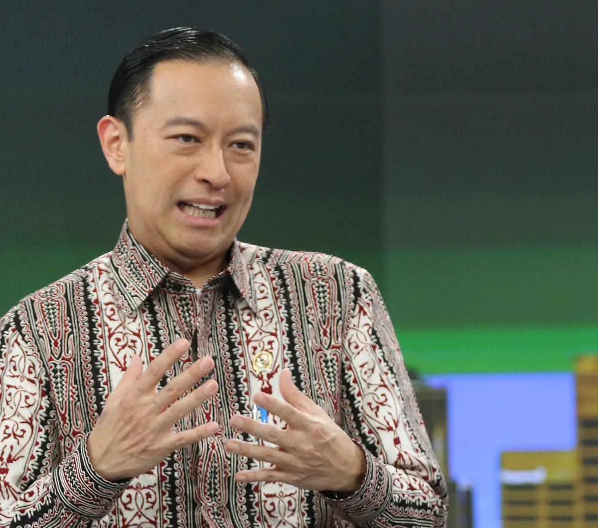 Sebelum diangkat menjadi anggota kabinet, dia adalah salah satu pendiri, Chief Executive Officer, dan Managing Partner di Quvat Management Pte. Ltd, sebuah dana ekuitas swasta yang didirikan pada tahun 2006.