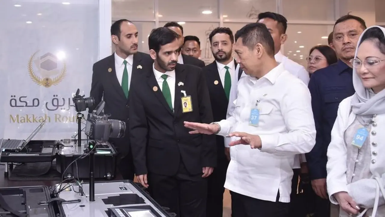Wakil Ketua DPR RI, Adies Kadies bersama jajaran Komisi XIII, melaksanakan kunjungan kerja ke Bandara Internasional Adi Soemarmo, Solo, untuk meninjau pelaksanaan Program Makkah Route.
