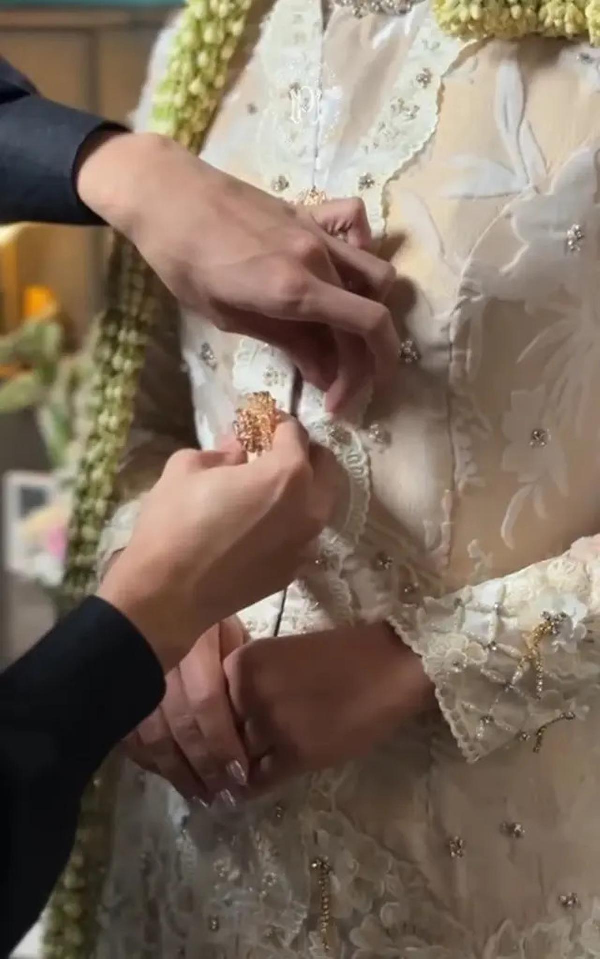 Potret Detail Kebaya Pernikahan Putri Karlina Menantu Dedi Mulyadi, dari Akad hingga Resepsi