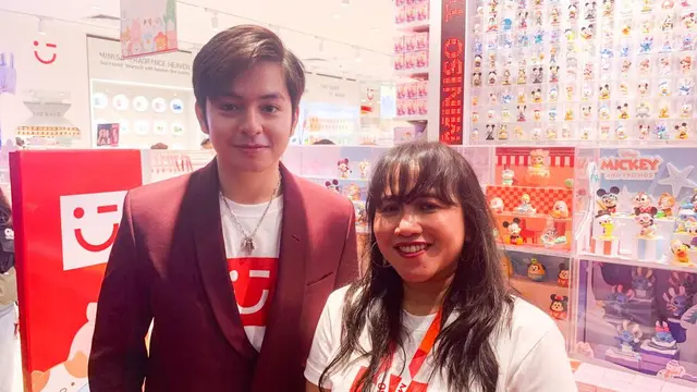 Angga Yunanda bersama Brand Manager Miniso,  Devi Tarya