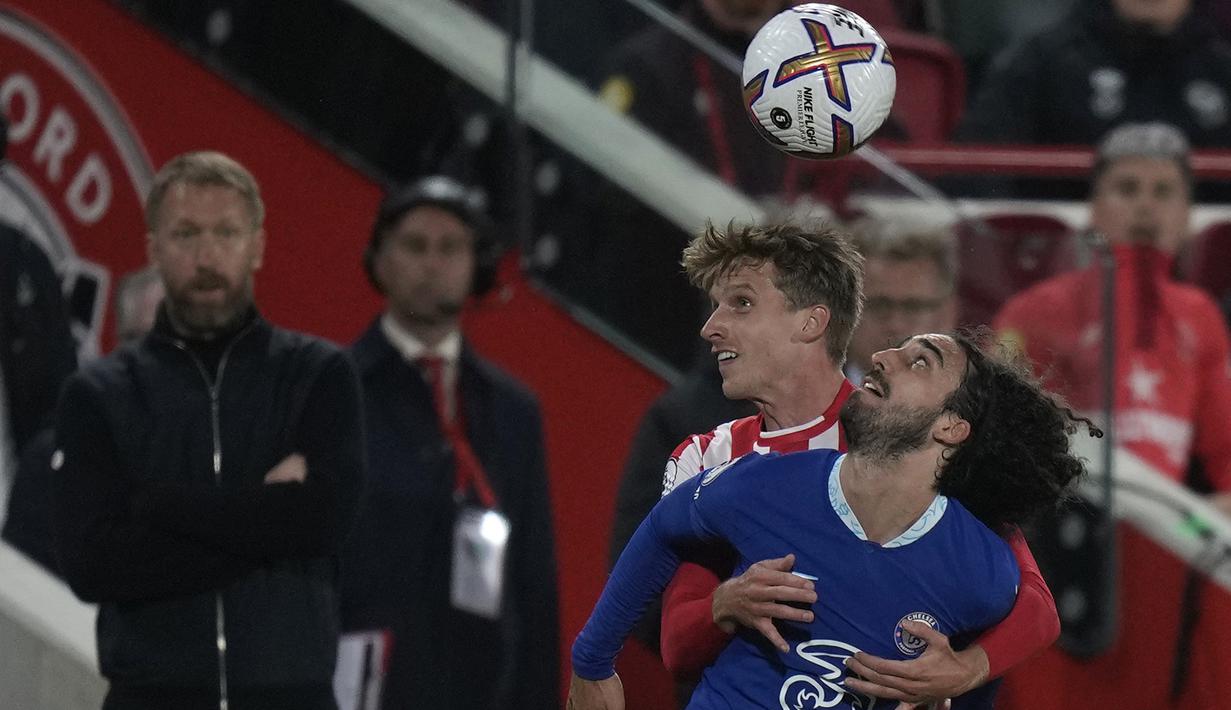 Marc Cucurella. Bek kiri Spanyol berusia berusia 24 tahun yang sejak awal musim 2022/2023 memperkuat Chelsea usai didatangkan dari Brighton and Hove Albion ini kini tercatat memiliki nilai pasar senilai 55 juta euro atau setara Rp847 miliar sejak 15 September 2022. Nilai pasarnya saat ini merupakan yang tertinggi sepanjang kariernya. Musim ini ia telah tampil dalam 13 laga di semua ajang dengan torehan 2 assist. (AP/Alastair Grant)