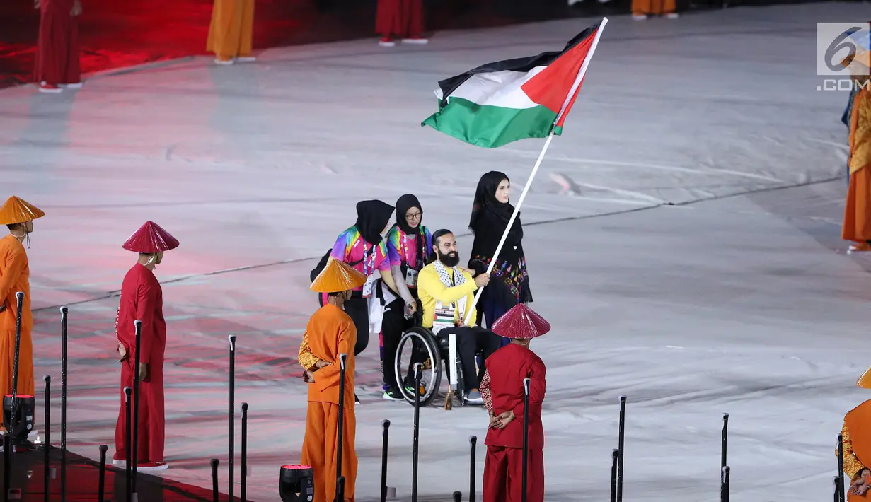 Atlet Para Games dari berbagai negara melakukan defile saat pembukaan Asian Para Games 2018 di Stadion Utama Gelora Bung Karno, Jakarta, Sabtu (6/10). Asian Para Games 2018 berlangsung 6-13 Oktober. (Liputan6.com/Helmi Fithriansyah)