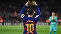 Lionel Messi berhasil mengukir hattrick saat Barcelona bersua Real Mallorca pada laga pekan ke-16 La Liga Spanyol, di Camp Nou, Sabtu (7/12/2019). (AFP/Josep Lago)