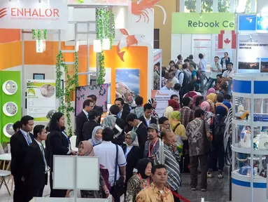 Pengunjung memadati pameran Indo Livestock Expo & Forum 2019 di Surabaya, Jawa Timur, Rabu (3/7/2019). Pameran yang berlangsung tanggal 3 - 5 Juli 2019 menampilkan Industri peternakan hewan, pakan ternak dan perikanan yang diikuti 250 peserta dari 25 negara. (Liputan6.com/HO/Iwan)