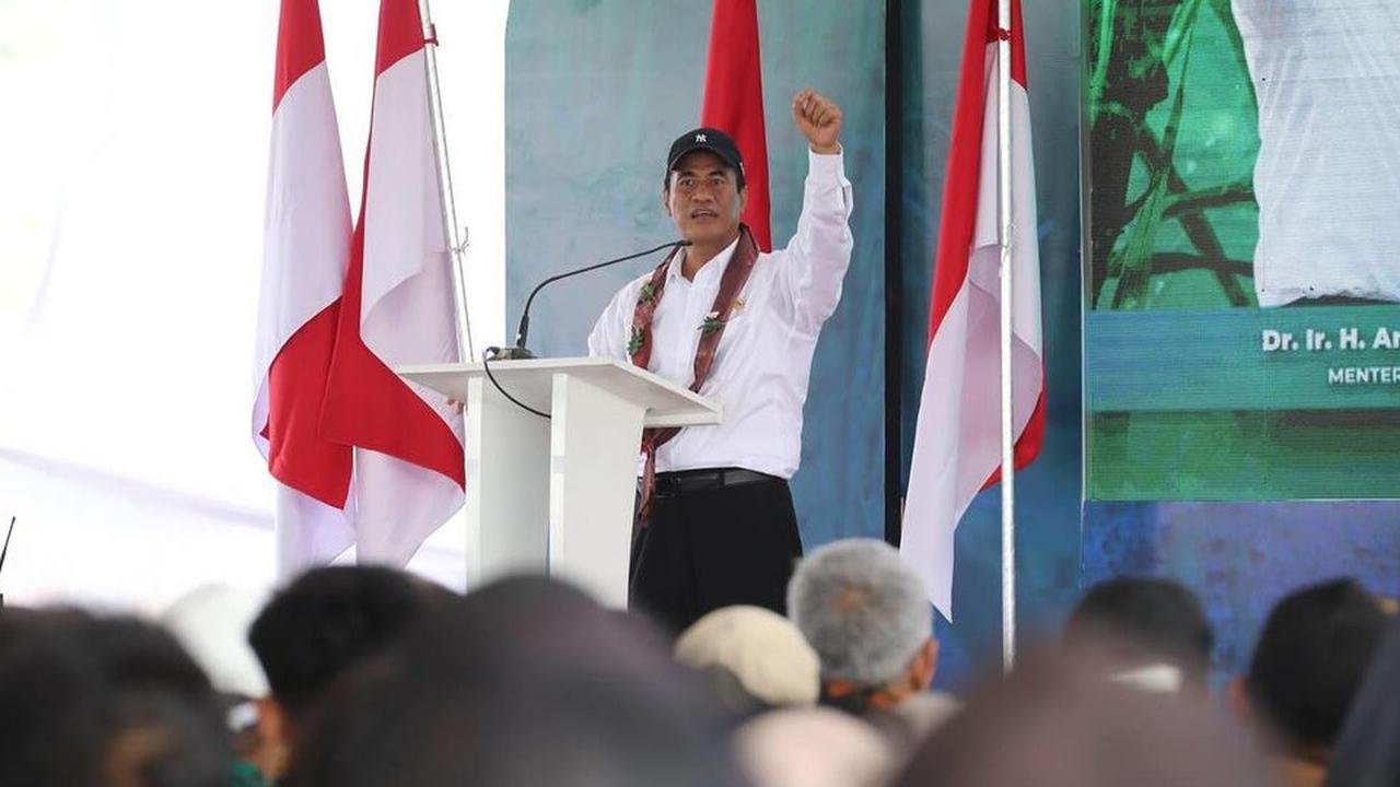 VIDEO: Ngamuk Mentan Minta Dirut Pupuk Indonesia Copot Pejabat "Tak Bisa Ditawar, Ini Perintah!"