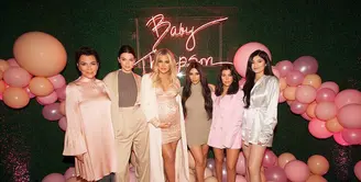 Khloe Kardashian akhirnya mengadakan baby shower. Tentu saja hal ini adalah salah satu pesta besar-besaran keluarga Kardashian-Jenner. (instagram/khloekardashian)