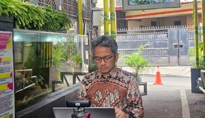 Taufiq Supriadi menyampaikan paparan inovasi lingkungan RT8 secara daring dalam Serial Webinar Pengembangan Kompetensi ASN DJKI Jumat (14/11/2025).
