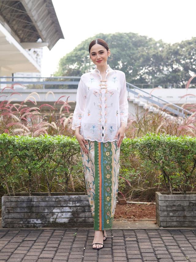 8 Gaya Artis Pakai Kebaya Floral yang Bisa Jadi Inspirasi untuk 17-an, dari Syifa Hadju, Beby Tsabina, hingga Andien Aisyah