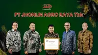 PT Jhonlin Agro Raya Tbk (JARR) mencatatkan saham perdana di Bursa Efek Indonesia (BEI), Kamis (4/8/2022) (Foto: BEI)