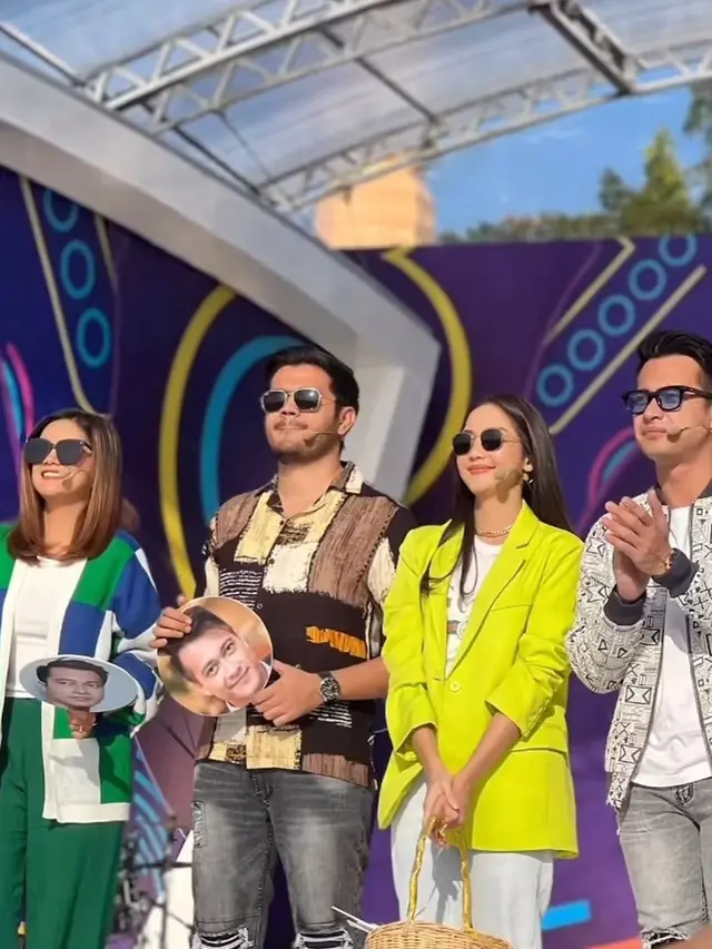 7 Gaya Ririn Dwi Ariyanti Saat Meriahkan Karnaval SCTV Ini Selalu Tampil Keren