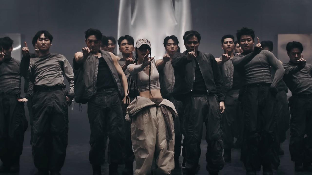 Jennie Rilis MV 'Like JENNIE', Perlihatkan Koreografi Tajam yang Memukau