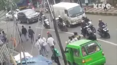 Kreatifitas dan keberanian orang-orang ini patut diacungi jempol. Tak heran banyak masyarakat yang mengapresiasi.