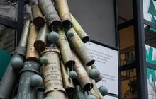 FOTO: Unik! Ada Pohon Natal Terbuat dari Amunisi Artileri dan Roket di Ukraina