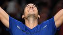 Petenis Spanyol, Rafael Nadal merayakan kemenangannya atas petenis Korea Selatan, Hyeon Chung pada babak kedua Paris Masters di Paris, Rabu (1/11). Nadal sukses mengunci peringkat satu dunia pada akhir tahun 2017. (CHRISTOPHE ARCHAMBAULT / AFP)