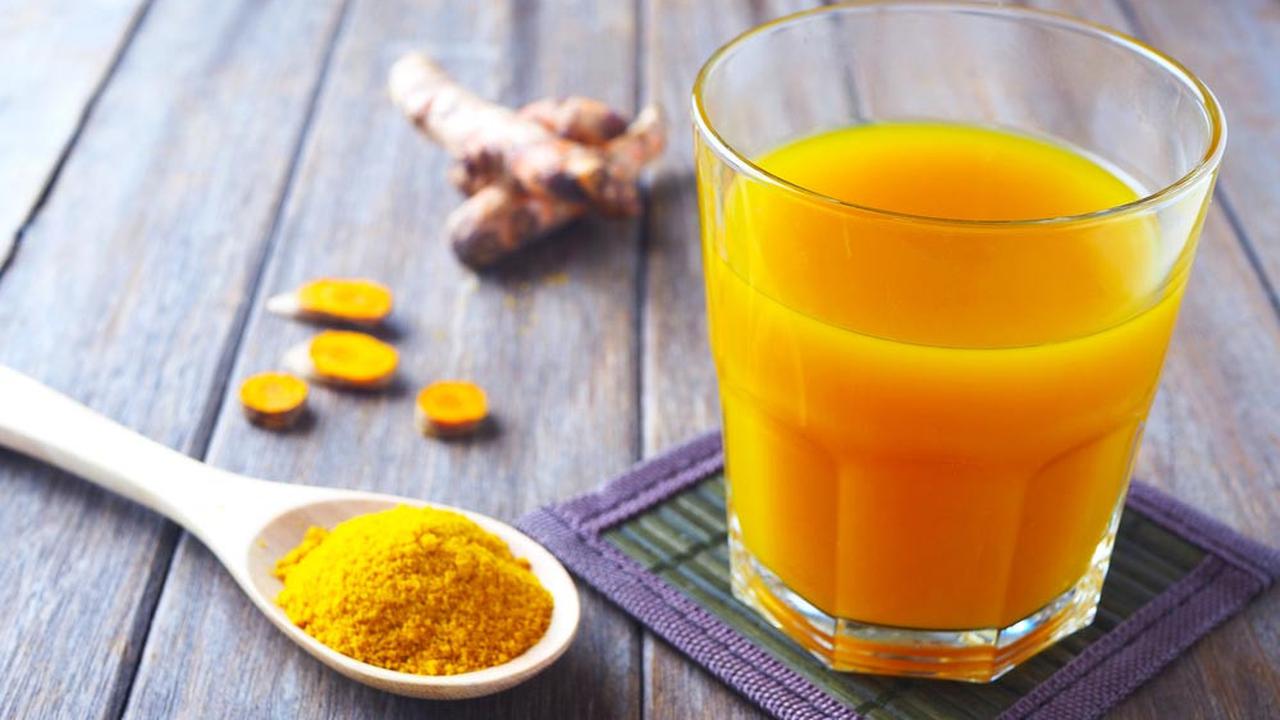 Rutin Minum Kunyit, Cara Mudah Lancarkan Haid (PageSeven/Shutterstock)