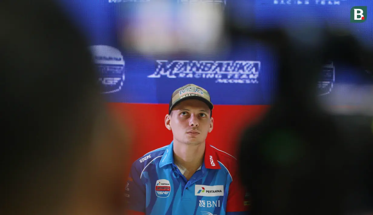 Bagi Bo Bendsneyder, pembalap asal Belanda berusia 23 tahun, musim 2022 ini merupakan musim kelimanya berlaga di ajang Moto2 sejak 2018 dan menjadi musim kedua bersama Pertamina Mandalika SAG Team. Musim 2021 lalu ia berada di posisi 16 pada klasemen akhir. (Bola.com/M Iqbal Ichsan)