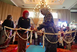 Ketua Harian Dewan Kerajinan Nasional (Dekranas) Tri Tito Karnavian membuka Pameran Instalasi Roepa Merdeka di Balai Sudirman, Jakarta, Rabu (26/8/2026).