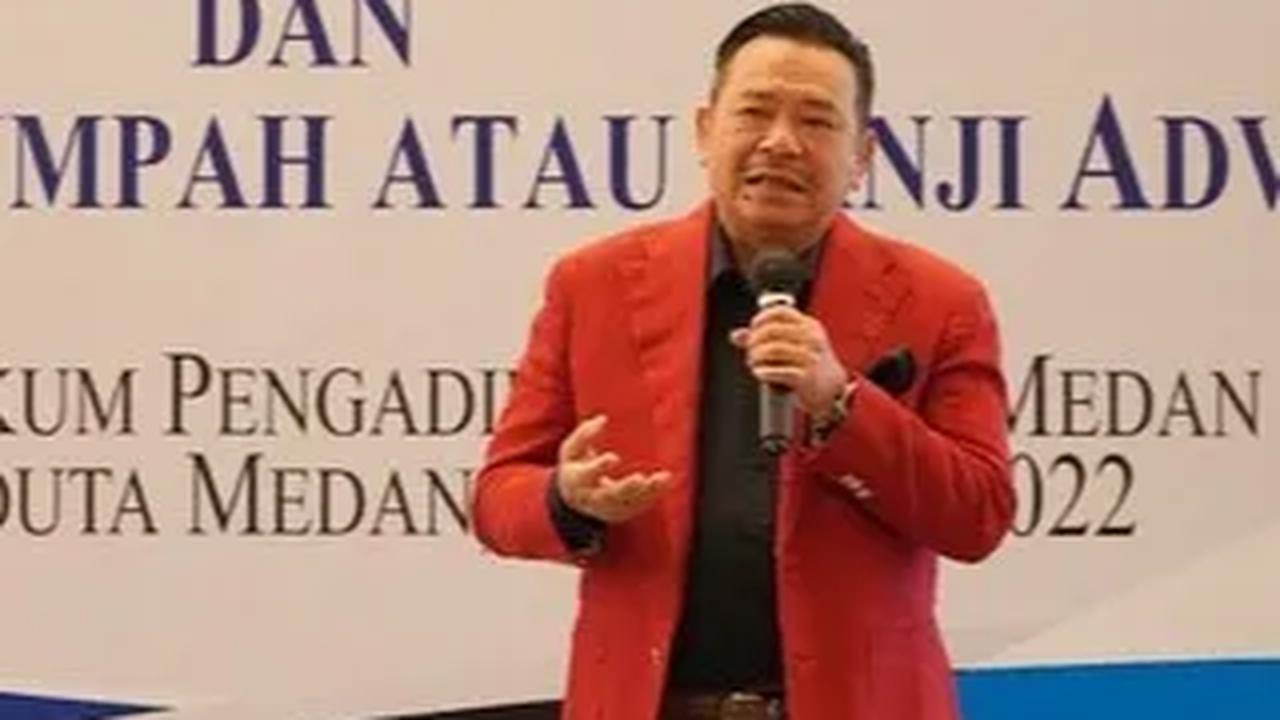 Otto kembali aktif berorganisasi ketika menjadi advokat. Dia pernah menjadi ketua umum DPP Ikatan Advokasi Indonesia (Ikadin) selama dua periode pada 2003–2007 dan 2007–2012.