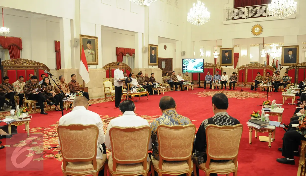 Suasana sidang Kabinet Paripurna yang diadakan Presiden Jokowi di Istana Negara, Jakarta, Jumat (9/9). Sidang kabinet paripurna tersebut membahas hasil kunjungan kerja presiden ke Tiongkok dan Laos. (Liputan6.com/Faizal Fanani)