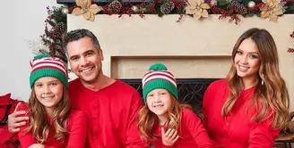 Tahun 2017 ditutup manis oleh Jessica Alba. Ia dan suami, Cash Warren dianugerahi anak ketiga. (instagram/jessicaalba)