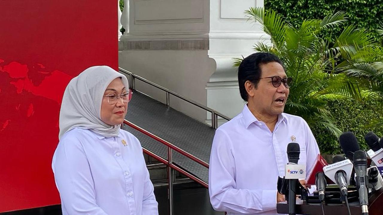 Menteri Desa, Pembangunan Daerah Tertinggal dan Transmigrasi sekaligus Ketua DPW PKB Jatim Abdul Halim Iskandar (kanan) dan Menteri Ketenagakerjaan yang juga Waketum PKB Ida Fauziah (Muhammad Genantan Saputra/Merdeka.com)