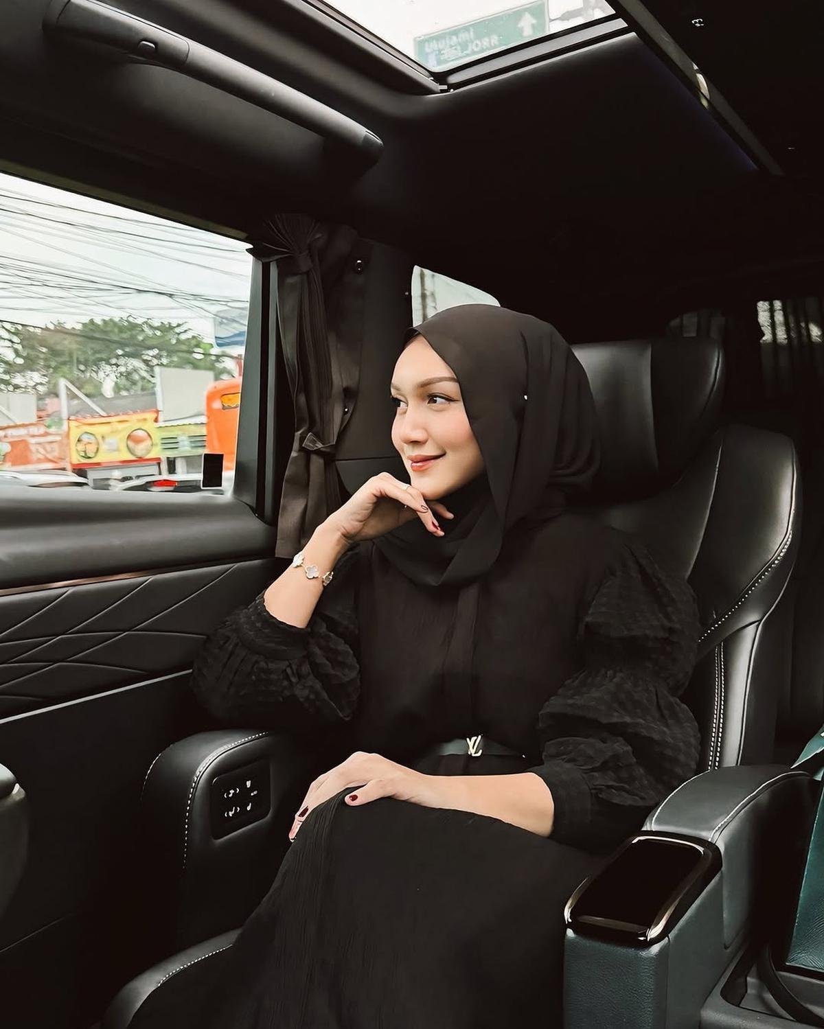 7 Potret Terbaru Melody Prima, Makin Terlihat Cantik dan Bahagia Setelah Menikah