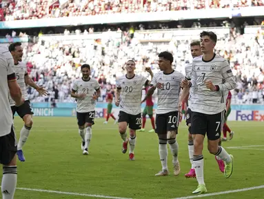 Tim Jerman merayakan gol kedua ke gawang Portugal pada pertandingan grup F Euro 2020  di Allianz Arena, Munich, Sabtu (19/6/2021). Jerman menang telak atas Portugal dengan skor 4-2. (AP Photo/Matthias Schrader, Pool)