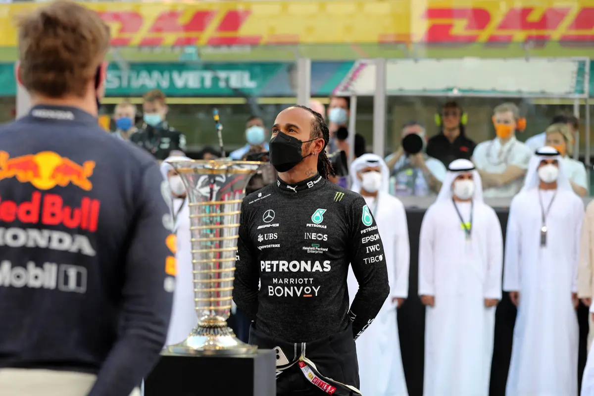 Foto: Ekspresi Max Verstappen usai Tikung Lewis Hamilton di Lap Terakhir, Si Bad Boy jadi Juara Dunia F1 2021
