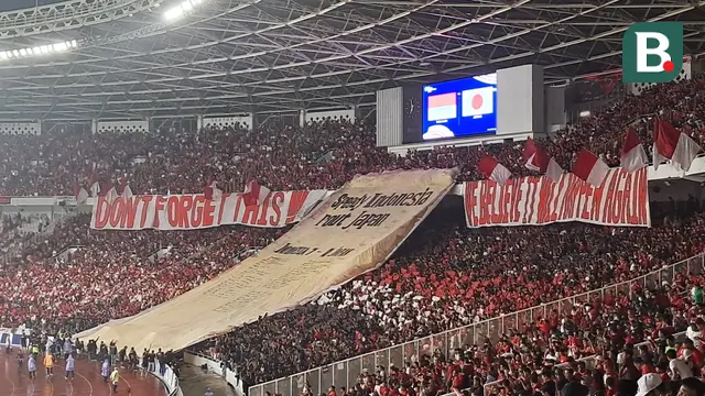 Ultras Garuda menunjukkan koreografi kemenangan Timnas Indonesia atas Jepang 7-0. "Jangan lupakan ini, kami percaya itu akan terulang lagi"