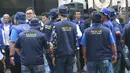 Para tenaga medis bersiap dilepas menuju Palu dan Donggala, Sulawesi Tengah, dari kantor DPP partai Nasdem, Jakarta, Minggu (30/9). Sebanyak 100 tenaga medis itu dilepas langsung oleh Ketua Umum NasDem Surya Paloh. (Liputan6.com/Angga Yuniar)