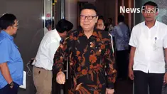Pengaktifan kembali Ahok sebagai gubernur, yang saat ini berstatus terdakwa kasus dugaan penistaan agama, menuai polemik. Mendagri mengaku telah mendapat fatwa atau pandangan hukum dari MA, terkait kasus tersebut