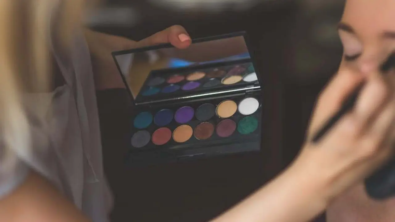 Trends: Secantik Senja dengan Sentuhan Sunset Look